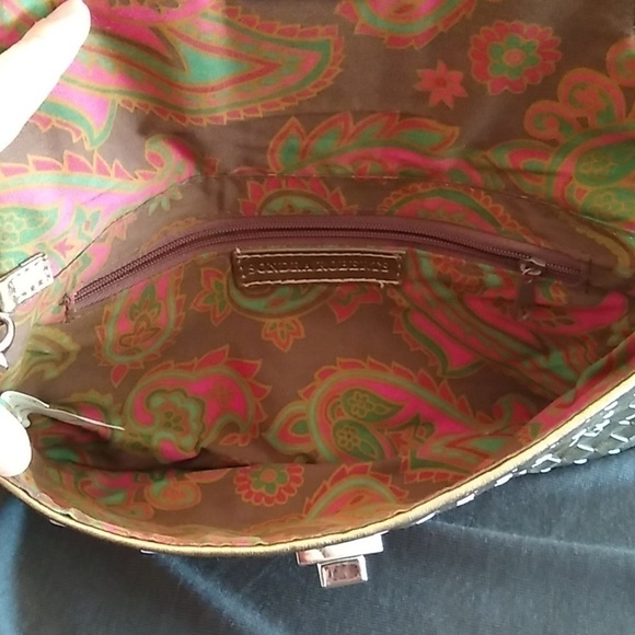 SONDRA Toberts Taupe / Gold Metallic Basket Weave Clutch - Picture 4 of 9